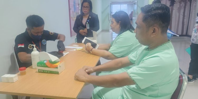 Jalani Pentahapan KPU, Pasangan Nusa Ina Lakukan Pemeriksaan Kesehatan