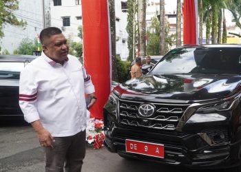 Mundur dari Sekretaris Kota Ambon, Agus Ririmasse Kembalikan Mobil Dinas