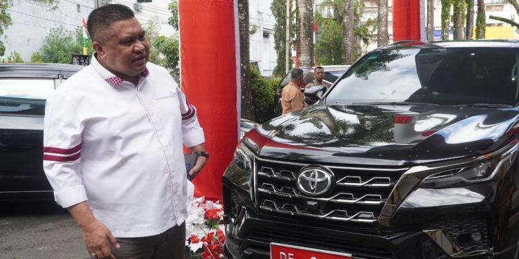 Mundur dari Sekretaris Kota Ambon, Agus Ririmasse Kembalikan Mobil Dinas