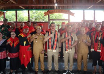 GUBERNUR & WAGUB HADIRI ACARA PANAS GANDONG AMALOPU DI NEGERI RUMAHKAY