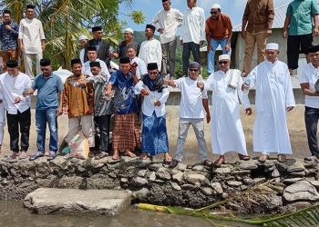 Tegas! 800 Botol Miras Dimusnahkan di Negeri Luhu Usai Salat Idul Fitri