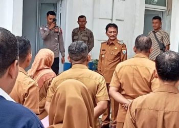 Bupati SBB Sidak Perdana, Kadis Kesehatan dan Pegawai tak Hadir.