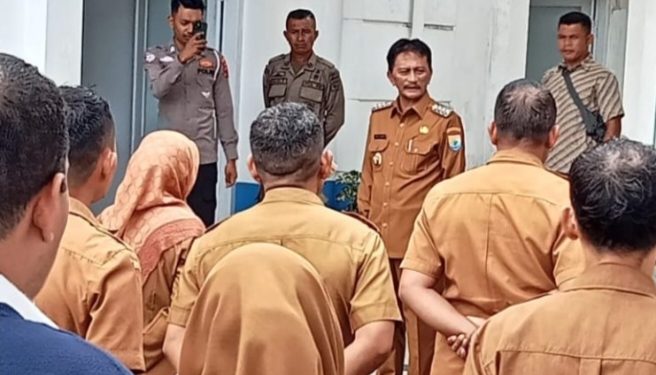 Bupati SBB Sidak Perdana, Kadis Kesehatan dan Pegawai tak Hadir.