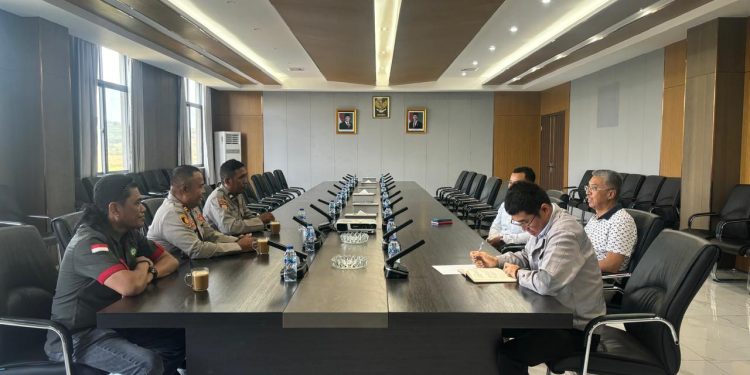 Kapolsek Bondoala Jalin Sinergi dengan Manajemen Keamanan VDNI dan OSS untuk Perkuat Kamtibmas di Kawasan Industri