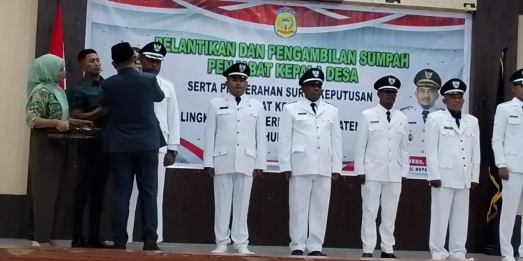 Sebanyak 7 Penjabat Kepala Desa Di Lantik Oleh Bupati Buru.