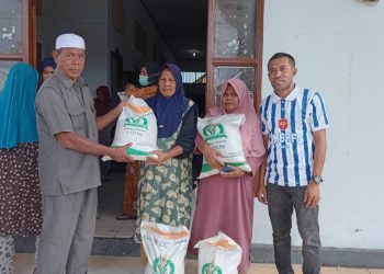 Pemerintah Negeri Luhu Salurkan Bantuan Beras kepada Warga