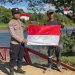 Polsek Bondoala Bagikan Bendera Merah Putih di Pelabuhan Pincara, Ajak Warga Tingkatkan Nasionalisme
