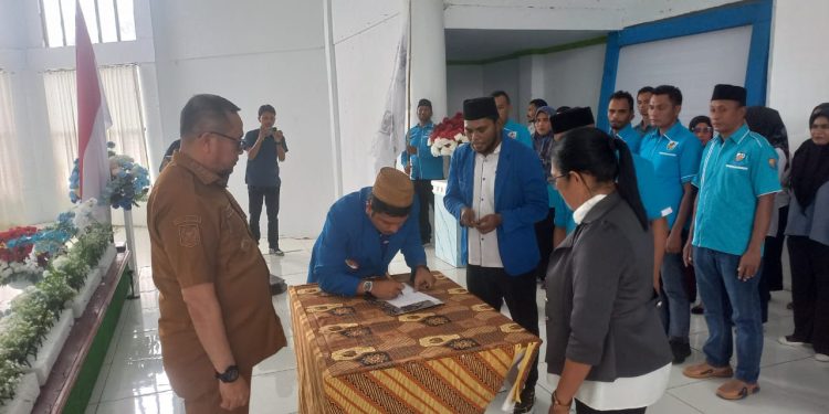Dibawah Kepemimpinan Hayoto DPD KNPI Bursel dilantik