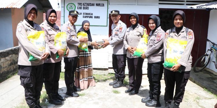 Kawal Program Kapolres, Polres Buru Salurkan Beras Dan Alquran Di 10 TPQ Kota Namlea