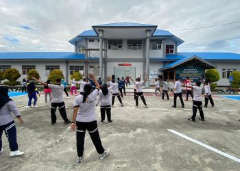 Rajut Kebersamaan, Pegawai Dan DWP Lapas Namlea Senam Bersama. 