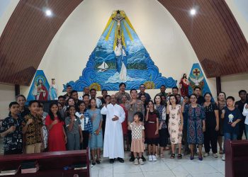 Sentuh Hati Warga Jemaat Gereja, Kapolsek Namlea Ajak Jaga Kamtibmas