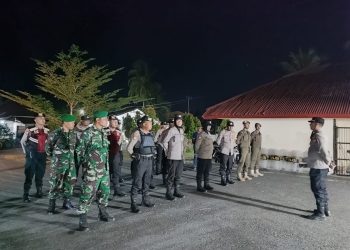 Gelar Patroli Gabungan,Petugas Polsek Namlea Ajak Warga Jaga Kamtibmas Di Malam Hari