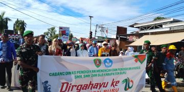 Semarak HUT Ke–26 Kabupaten Buru, Cabdin Dikmensus Dan Para Kepsek Turut Pawai Karnaval Bersama
