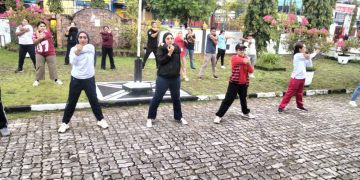 Tingkatkan Kesehatan dan Kekompakan Antar Pegawai dan Staf, Disdik Malra Gelar Senam Bersama