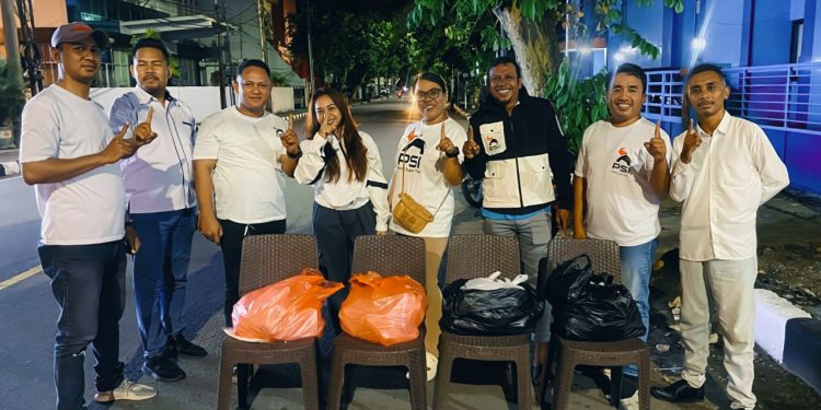 HUT ke-11, PSI di Ambon Tunjukkan Politik Aksi Nyata Lewat Kepedulian untuk Penyapu Jalan Kota