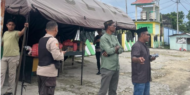 Dikbud Kota Tual Bagikan Takjil Ramadhan Di Desa Fiditan-Dikbud Peduli Ramdhan Bangun Perdamian Pasca Konflik.