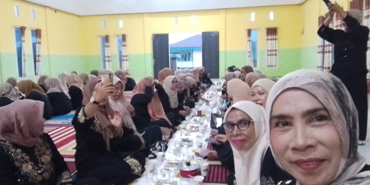 Buka Puasa Bersama, Ketua PGRI Suryati Taswa, Ajak Pengurus Perkuat Solidaritas Dan Ukhuwah Di Tingkatkan