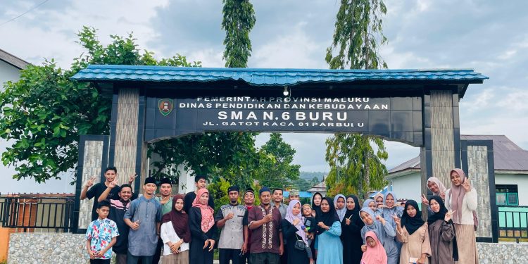 Rasa Peduli Sosial Serta Pererat Silahturahmi, SMAN 6 Buru Berbagi Takjil