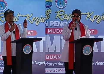 Bupati Asri dan Ketua TP PKK Hadiri Pelantikan Organisasi Pemuda di Buano Utara