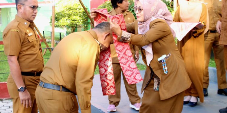 Sambangi SMAN 1 Buru, Bupati Jadi Motivator Bagi Ratusan Siswa Peserta US