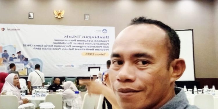 Tim PKK Kabupaten Sambangi Warga Waeura, Arsid Papalia Apresiasi Kegiatan Santunan