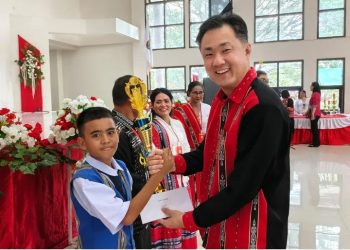 Partisipasi Semesta untuk Pendidikan Bermutu: Hardiknas 2026 Tanimbar Ditutup dengan Penyerahan SK Purnabakti dan Piala Lomba