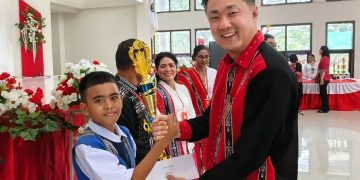 Partisipasi Semesta untuk Pendidikan Bermutu: Hardiknas 2026 Tanimbar Ditutup dengan Penyerahan SK Purnabakti dan Piala Lomba