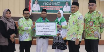 Bupati Ikram Umasugi Tambahi Uang Saku Jamaah Haji Sebesar 26 Juta