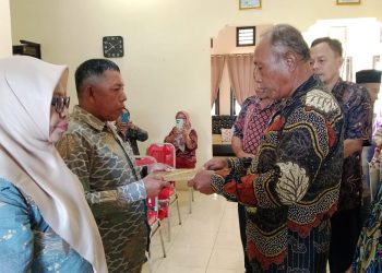 Perkuat Mutu Dan Transformasi Pendidikan,Cabdin Dikmensus Buru Gelar Sertijab Dua Kepsek Baru
