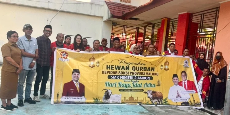 Beri Bantuan Qurban di SMK 2 Ambon, SOKSI Maluku Jadikan Momentum Penguatan Karakter Pelajar