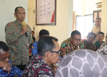 Rapat Bersama Komisi lV DPRD Dan MKKS.Kepsek SMKN 5 Buru Desak,Bangun Asrama Siswa