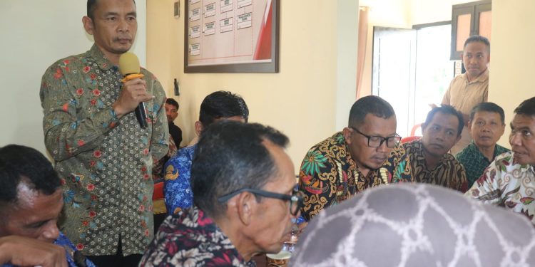 Rapat Bersama Komisi lV DPRD Dan MKKS.Kepsek SMKN 5 Buru Desak,Bangun Asrama Siswa