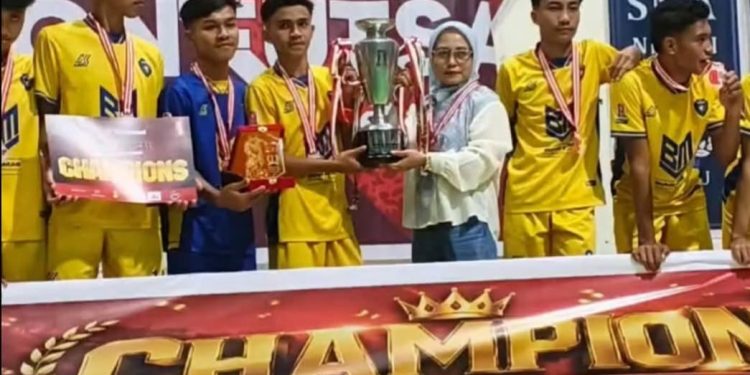 Borong Gelar Juara Futsal Liga Pelajar se-Maluku, SMAN 1 Buru Ukir Prestasi Gemilang