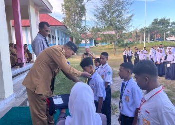 Pembukaan MPLS SMKN 7 Buru, Kepala Pengawas Dikmensus Tekankan Tantangan Adalah Kesempatan Bertumbu.