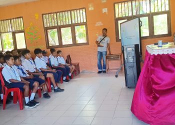 Hari Ketiga MPLS, SMKN 3 Buru Hadirkan Polisi Beri Edukasi Sekolah Aman dan Nyaman