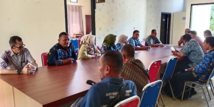 Mantapkan Administrasi Dan Program KWP, Cabdin Dikmendiksus Buru Gelar Rapat Bersama Kepala SMA,SMK dan SLB