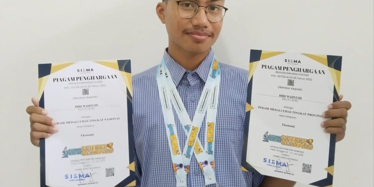 Siswa SMAN 2 Buru Borong Dua Medali Emas , Masuk Jajaran 10 Besar Nasional Olimpiade Ekonomi
