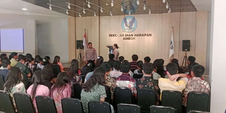 Polisi Mengajar di Ambon, Polda Maluku Perkuat Literasi Hukum di Lingkungan Sekolah