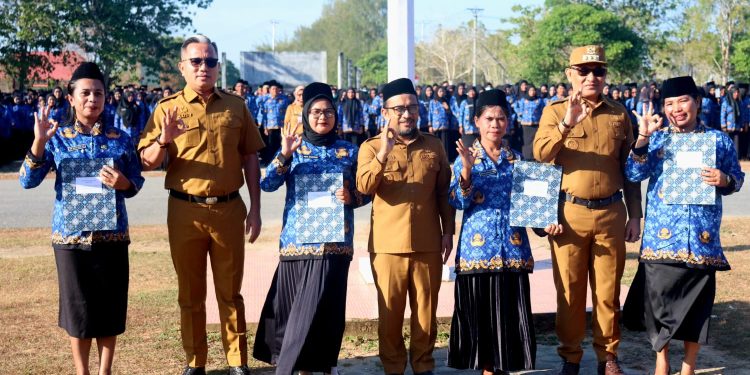 79,2 Miliar Cair, 1.951 PPPK Buru Resmi Di Lantik Di Halaman Kantor Bupati Buru