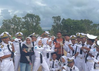 Gerak Jalan Indah Semarakan HUT ke-81 RI Airbuaya, SMKN 5 Buru Tampil Berwibawa