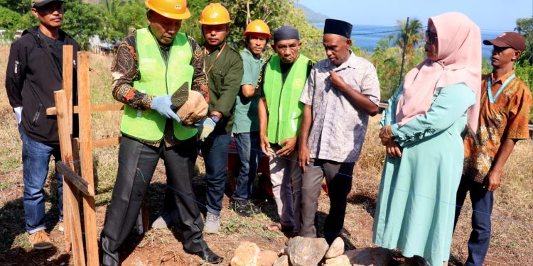 Peletakan Batu Pertama 2 RKB SMAN 13 Buru Di Hatawano DiMulai