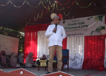 Syair Cahaya Sang Nabi Menggema di Maulid SMA Negeri 3 Buru