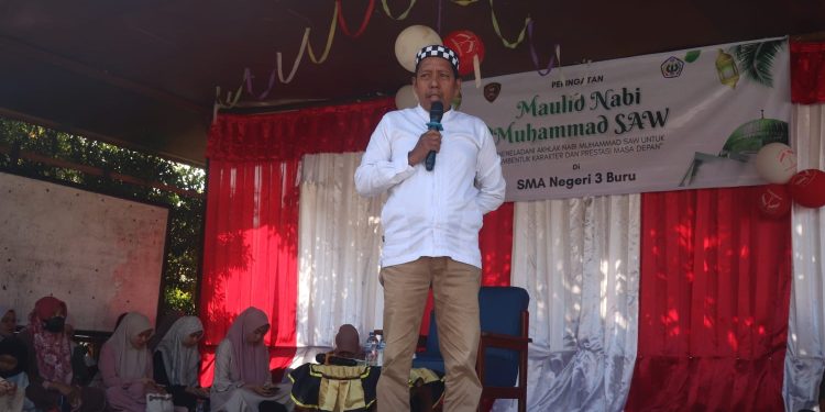 Syair Cahaya Sang Nabi Menggema di Maulid SMA Negeri 3 Buru