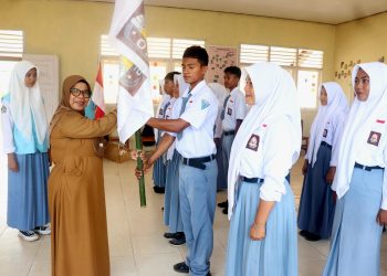 Neja Rianty Serahkan Mandat, Raswan Siabel Resmi Pimpin OSIS SMA Negeri 13 Buru