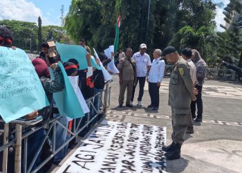 Dari Buano ke Kantor Gubernur, Warga Tagih Kepastian Puskesmas Rawat Inap