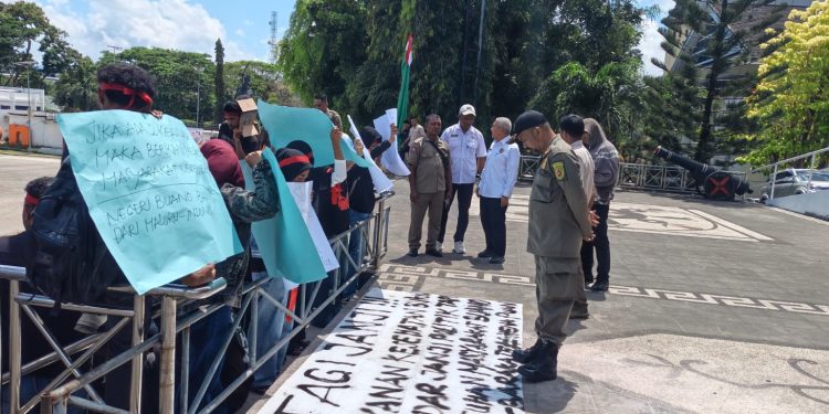 Dari Buano ke Kantor Gubernur, Warga Tagih Kepastian Puskesmas Rawat Inap