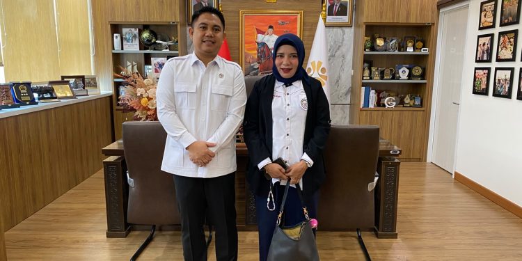 Dua ABK SBB Tewas di Kapal Asing, Keluarga Temui Wamen P2MI Minta Jenazah Dipulangkan